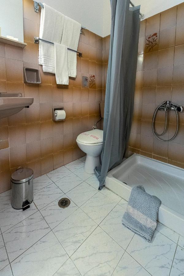 ROY Hotel Athene Buitenkant foto